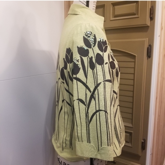 Saint Tropez West Silk button down floral top - Picture 2 of 8